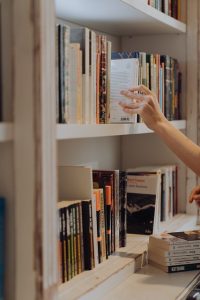 5 Tips for Organizing Your Bookshelves