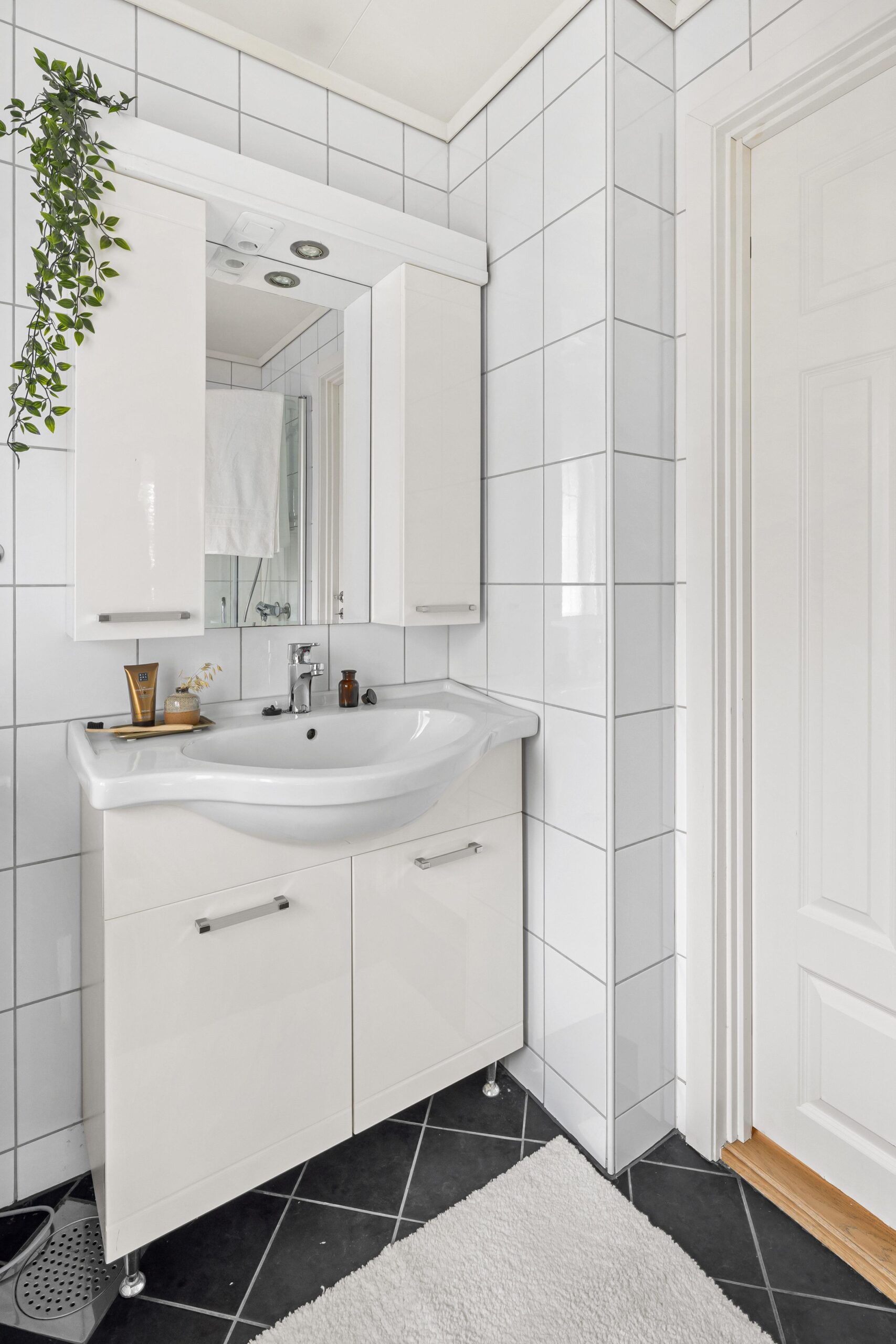 Strategies for Keeping Bathroom Essentials Organized